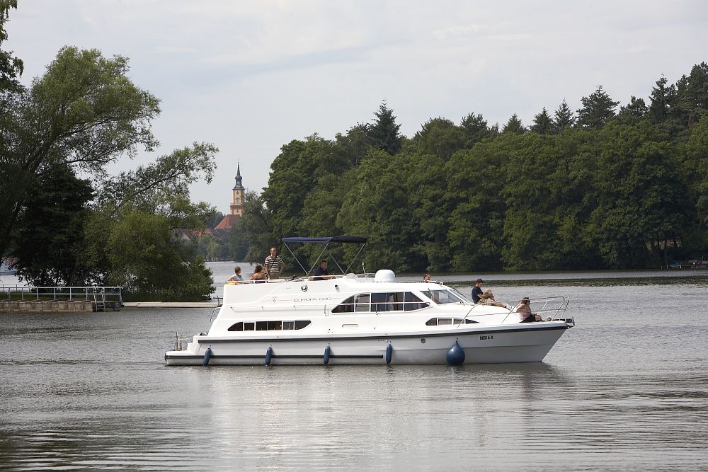 Europa 600 - Bis zu 6 Personen, Betten: 6, Kabinen: 3, Dusche/WC: 3